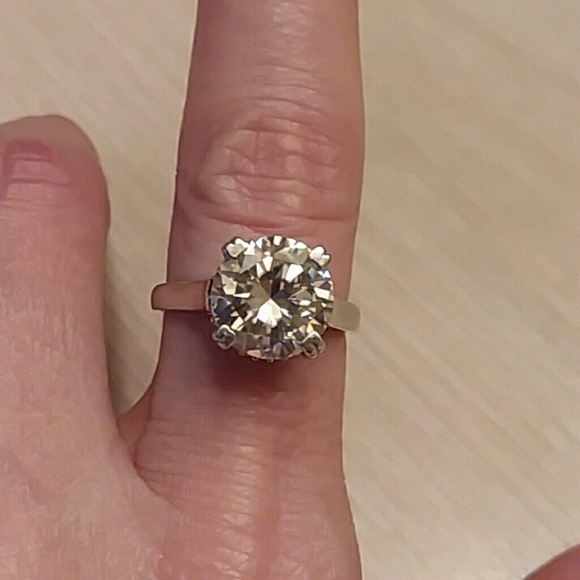 4 CARAT MOISSANITE RING - Picture 2 of 8